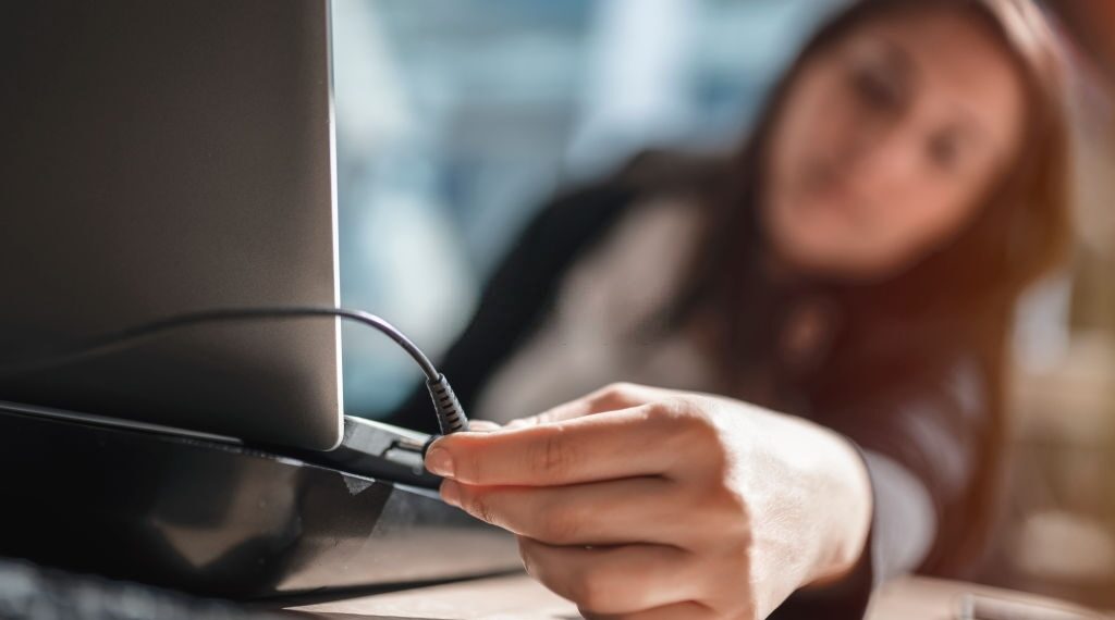 Laptopul tău nu se mai încarcă? Iată ce trebuie să faci!